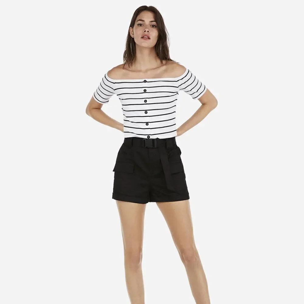✨Olivia Culpo Cropped Off The Shoulder Button Top✨